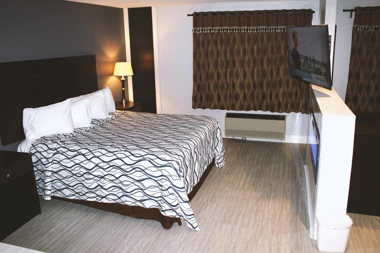 Coratel Inn & Suites By Jasper Hastings מראה חיצוני תמונה