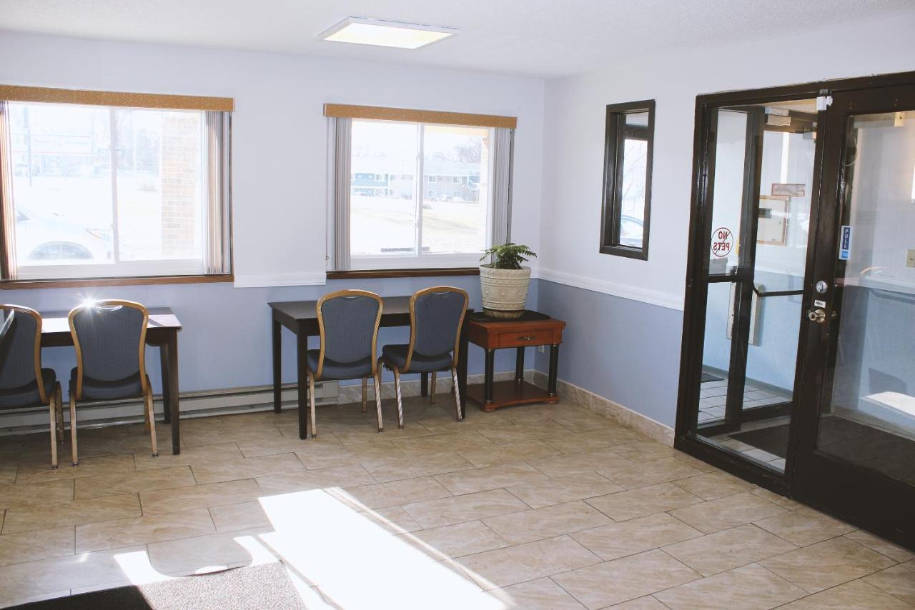 Coratel Inn & Suites By Jasper Hastings מראה חיצוני תמונה