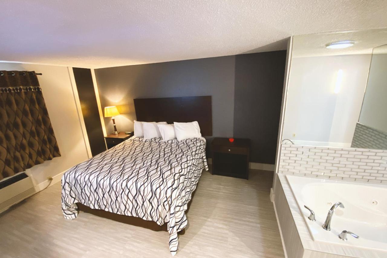 Coratel Inn & Suites By Jasper Hastings מראה חיצוני תמונה