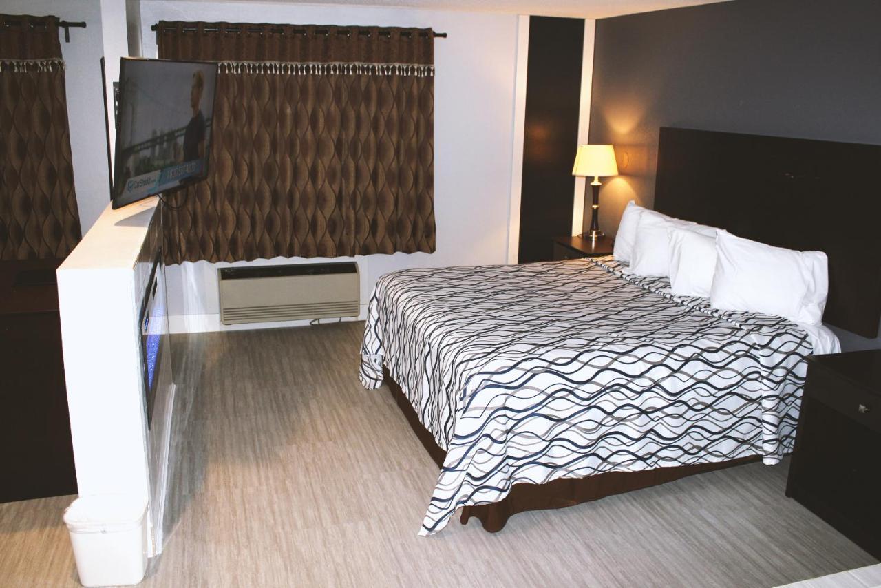 Coratel Inn & Suites By Jasper Hastings מראה חיצוני תמונה