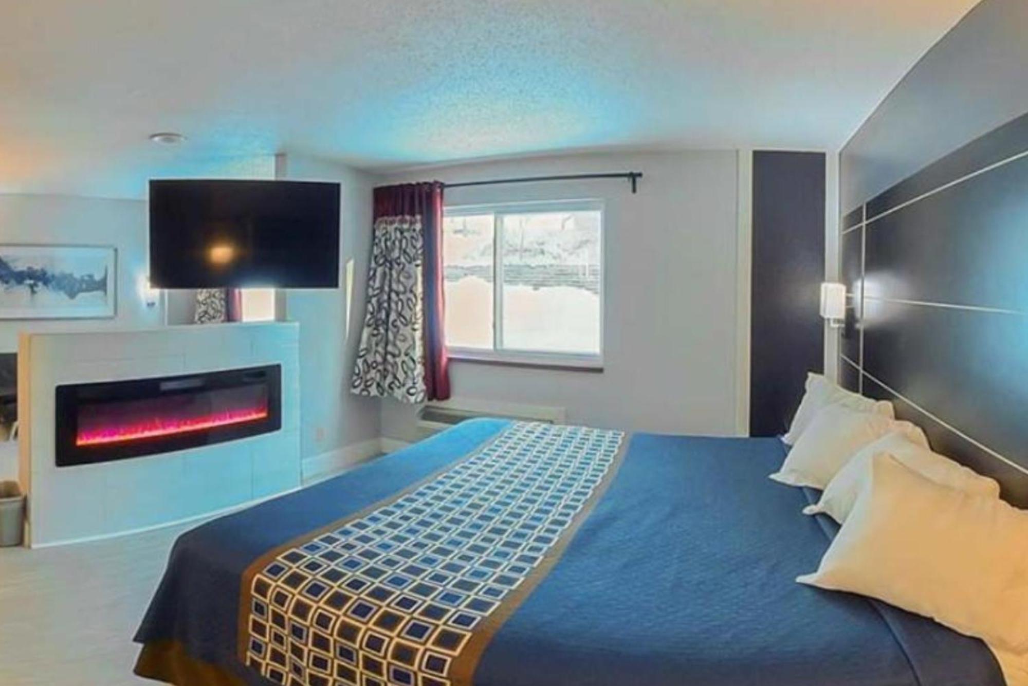 Coratel Inn & Suites By Jasper Hastings מראה חיצוני תמונה