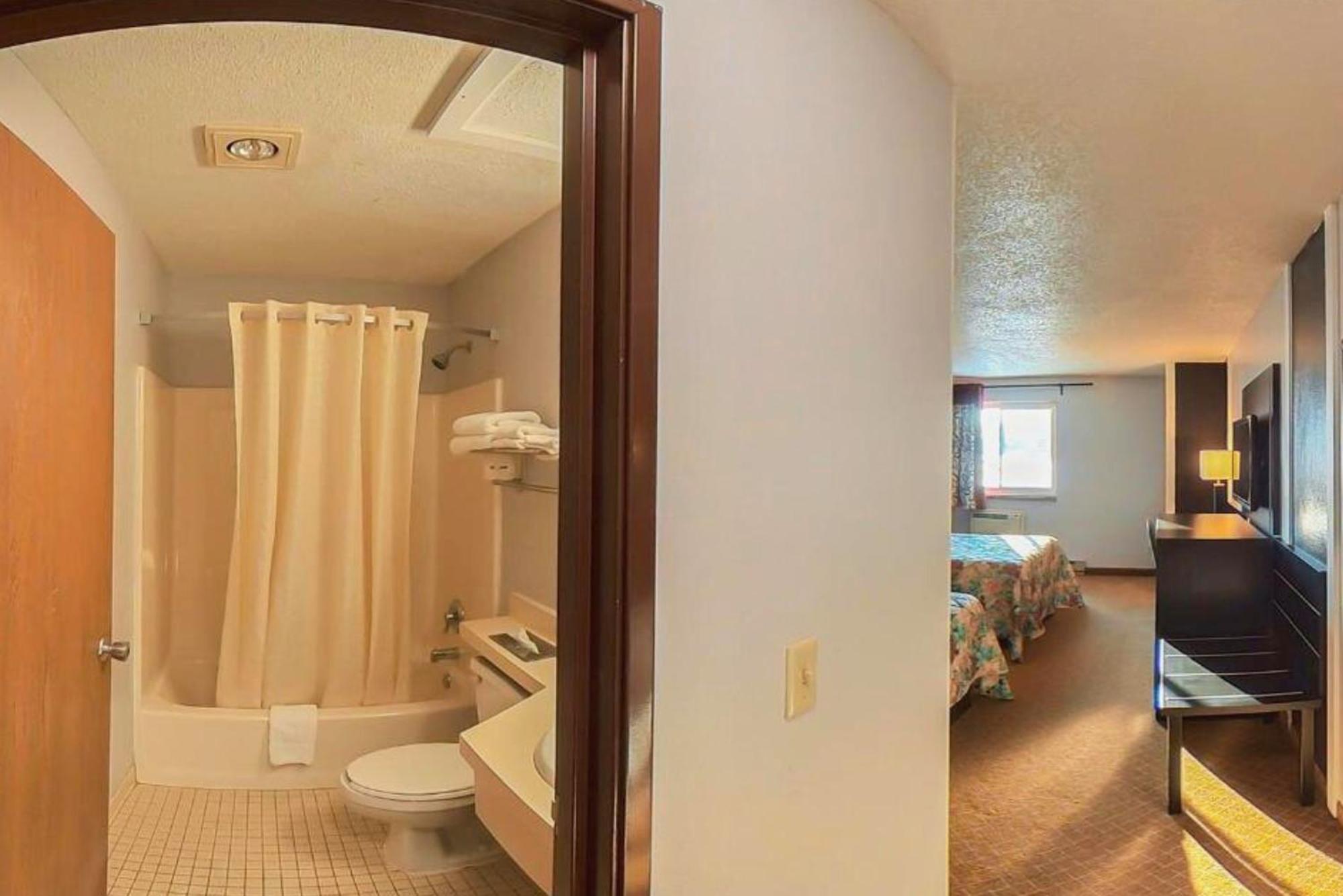 Coratel Inn & Suites By Jasper Hastings מראה חיצוני תמונה