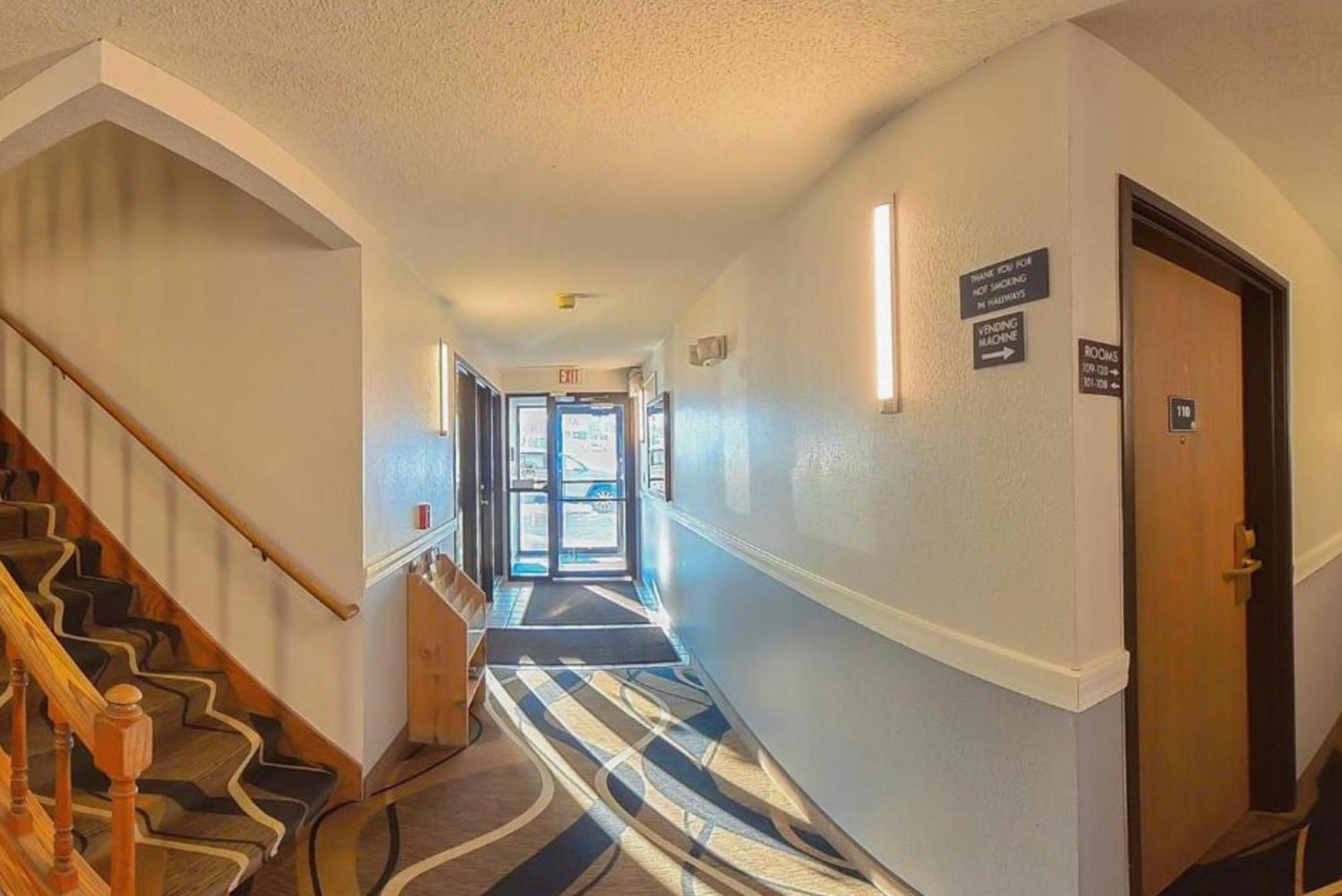 Coratel Inn & Suites By Jasper Hastings מראה חיצוני תמונה