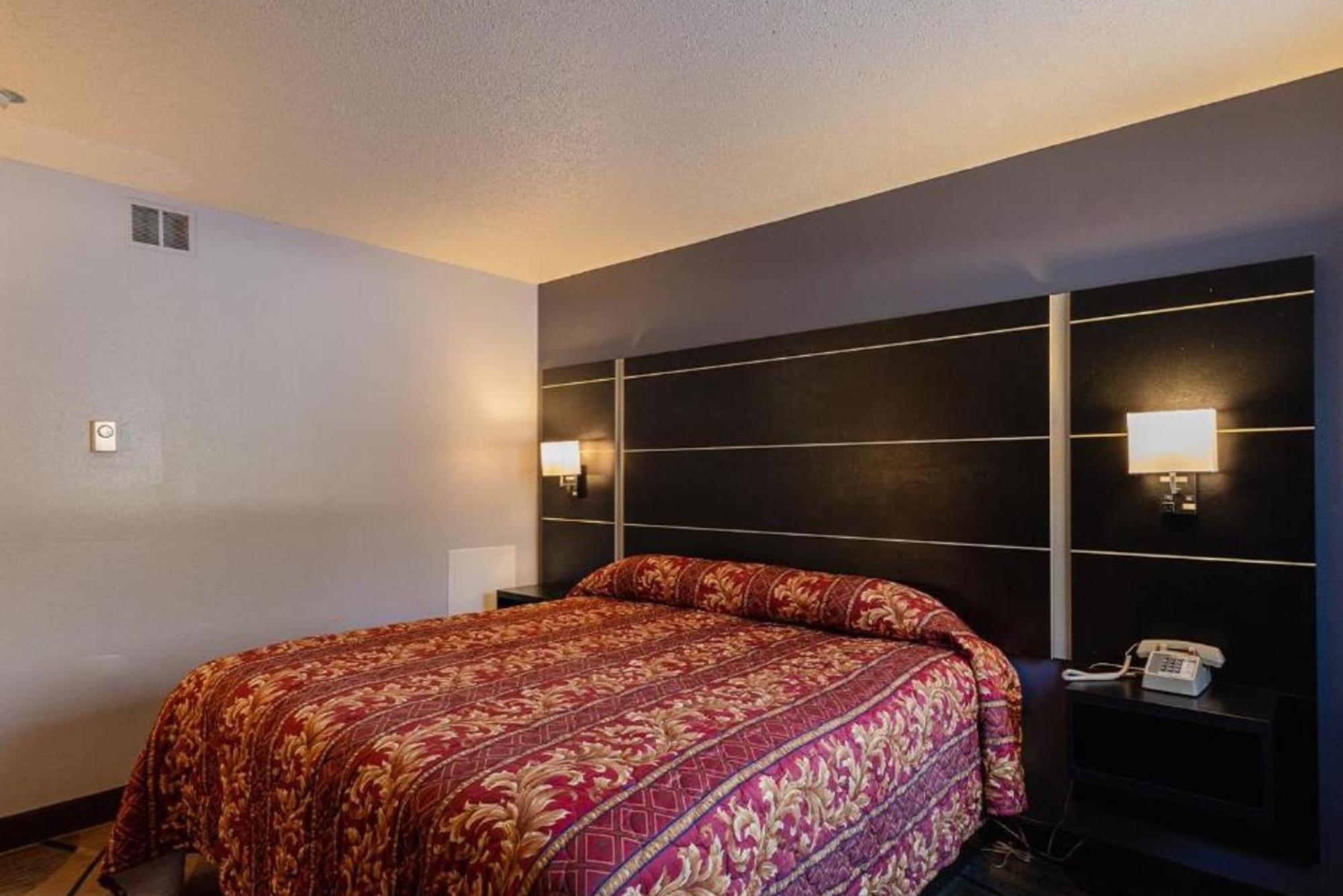 Coratel Inn & Suites By Jasper Hastings מראה חיצוני תמונה