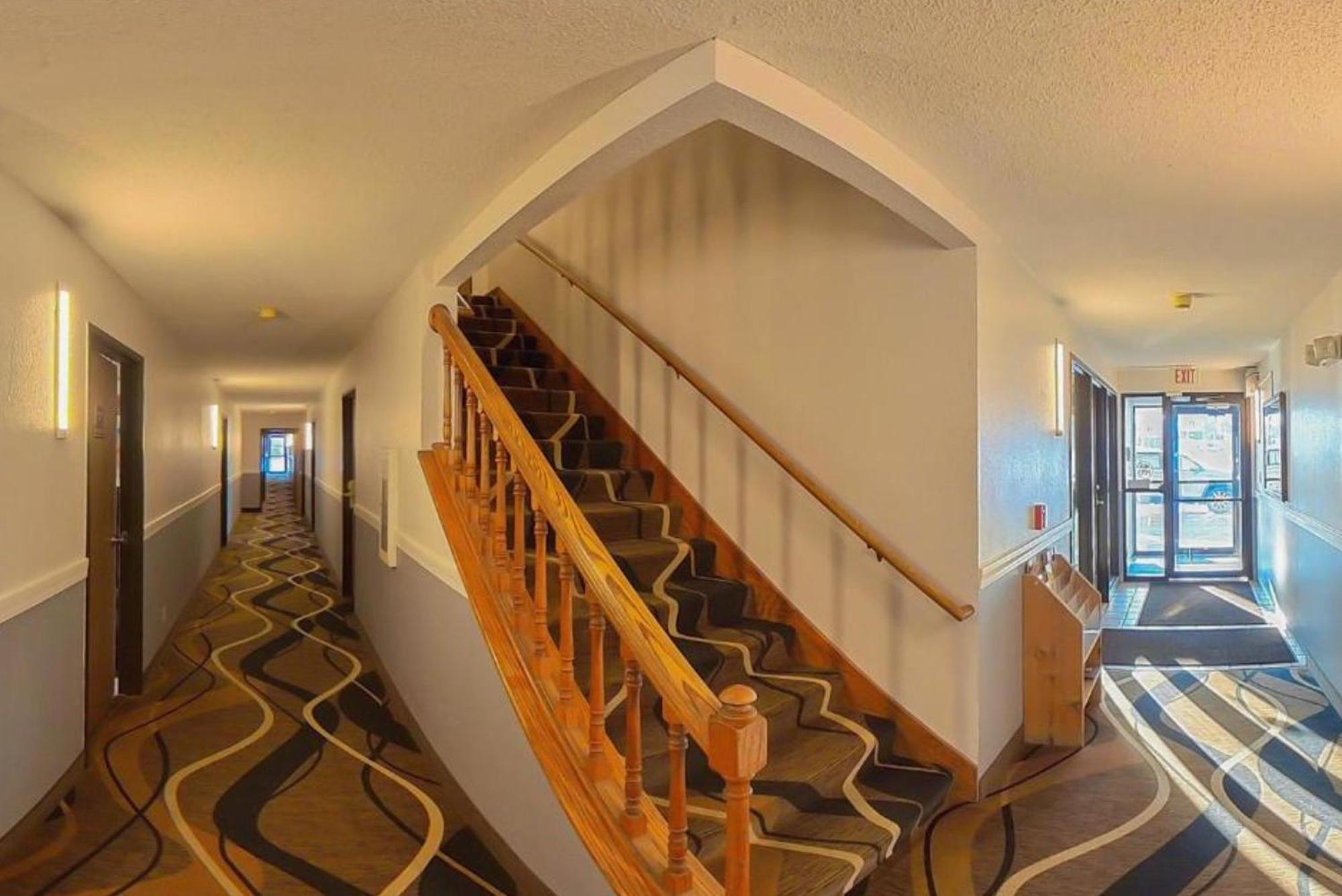 Coratel Inn & Suites By Jasper Hastings מראה חיצוני תמונה