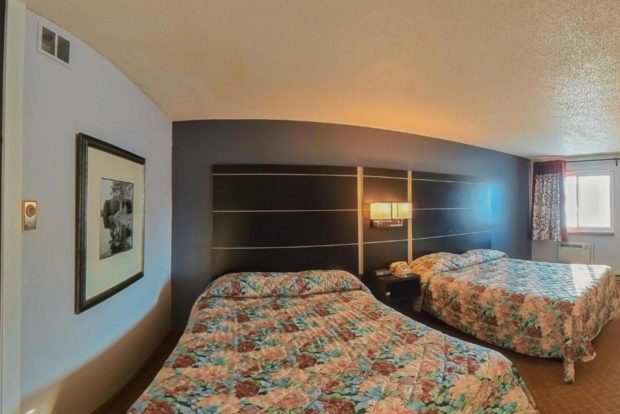 Coratel Inn & Suites By Jasper Hastings מראה חיצוני תמונה